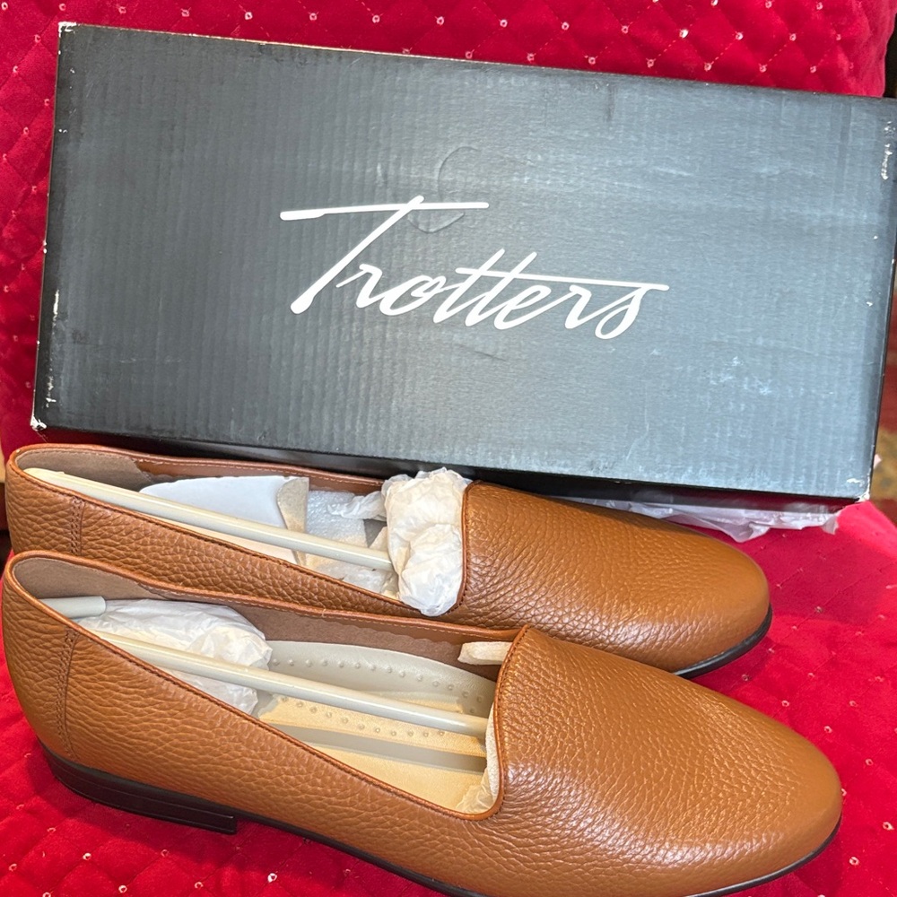 Trotters Women's Brown Leather Flats